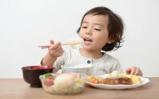 Vì sao trẻ ăn nhiều mà không tăng cân?