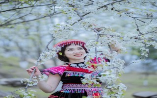 Á hậu Lê Thị Khánh Vân hoá cô gái H'Mông khoe sắc giữa vườn hoa lê đẹp như cổ tích ở Na Hang, Tuyên Quang