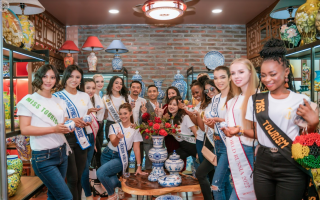 Hoa hậu Du lịch Thế giới 2022 khám phá làng cổ Bát Tràng
