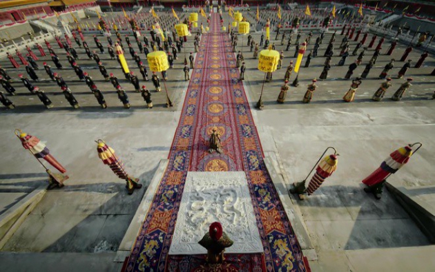 Thú vị nhóm người đặc biệt trong đại hôn của vua và hoàng hậu