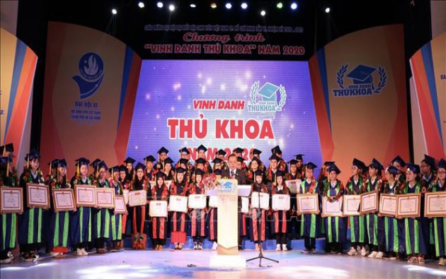 TP Hồ Chí Minh vinh danh các sinh viên thủ khoa