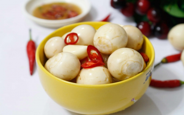 Làm cà pháo muối chua ngọt giòn ngon chiều lòng người lớn tuổi