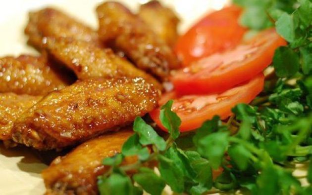 Hướng dẫn cách đơn giản để làm cánh gà nướng bơ tỏi siêu thơm ngon