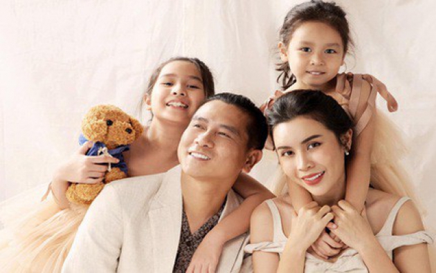 Lưu Hương Giang khoe ảnh gia đình hạnh phúc, 2 cô con gái lấn át cả bố mẹ