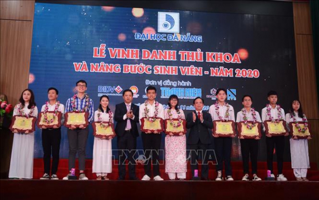 Đà Nẵng: Vinh danh, trao thưởng thủ khoa đại học