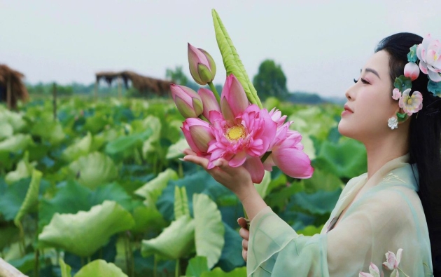 NSƯT Hương Giang chia sẻ về tầm quan trọng của việc giáo dục và biểu diễn ca khúc mang âm hưởng dân ca